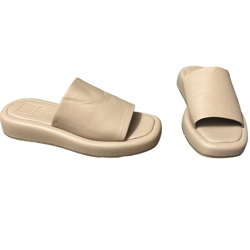 Dolce Vita LIKE NEW Nude Leather Slip On Sandals 8